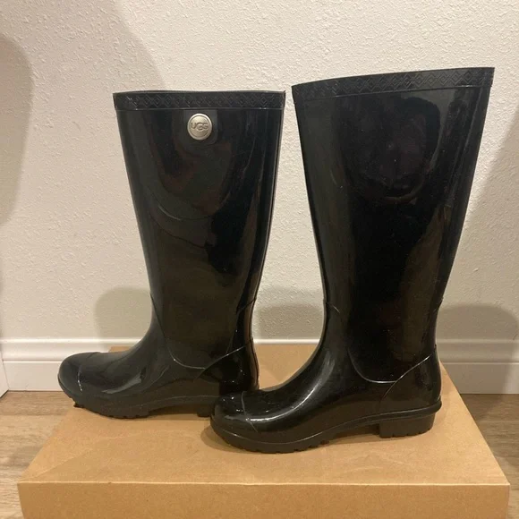 UGG rain boots - Picture 2 of 3